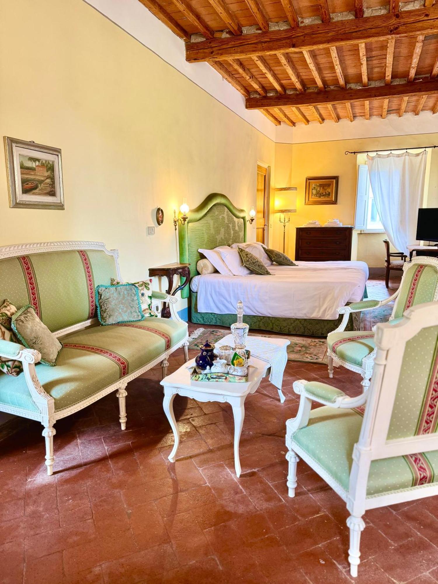 Deluxe King Suite,1661144240:JPEG